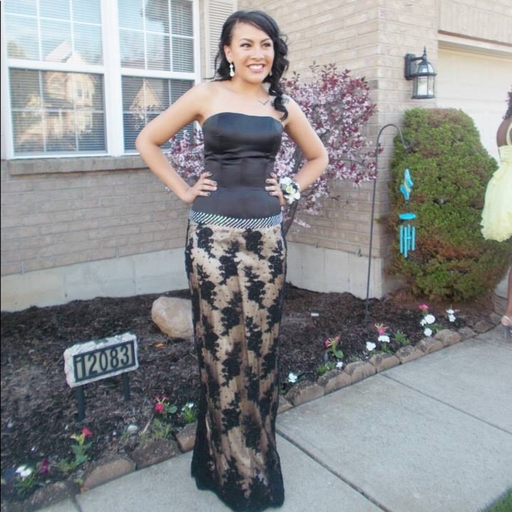 Gorgeous & Classy Prom Gown
